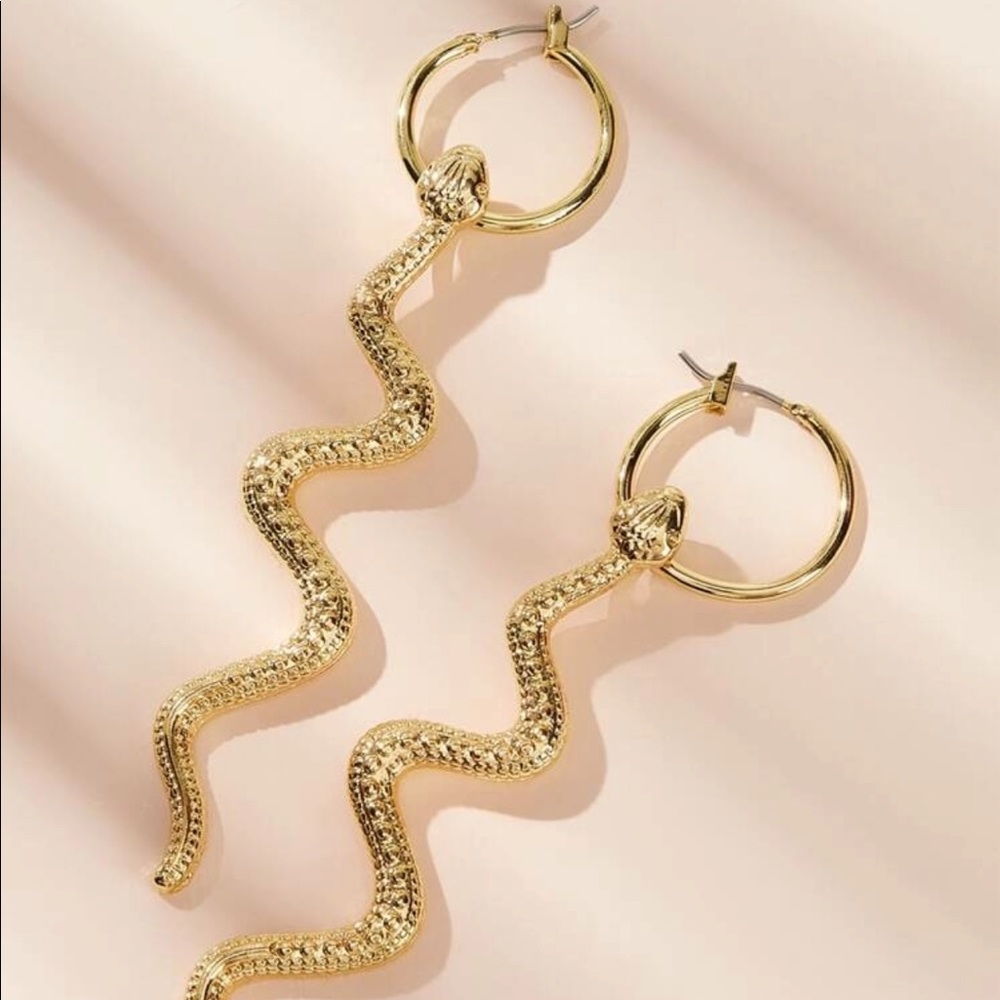 RESTOCKED IN NEW LISTING IN MY CLOSET - Picture 4 of 5